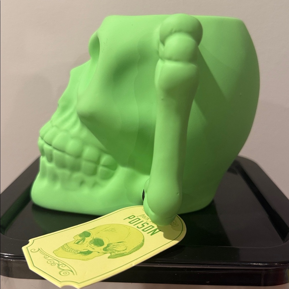 NWT soft touch Green Skull Mug with Bone Handle - Picture 3 of 4